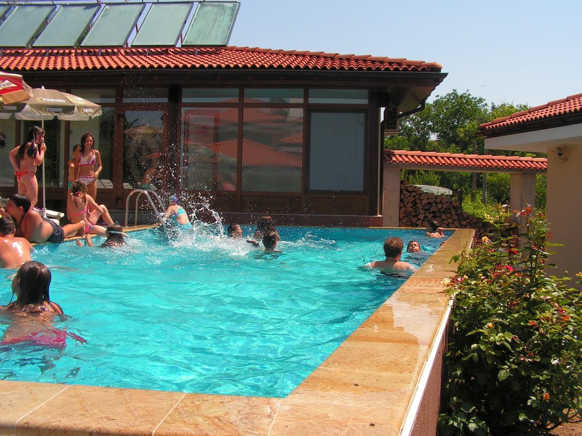 Hotel Black Stork Nisovo Extérieur photo